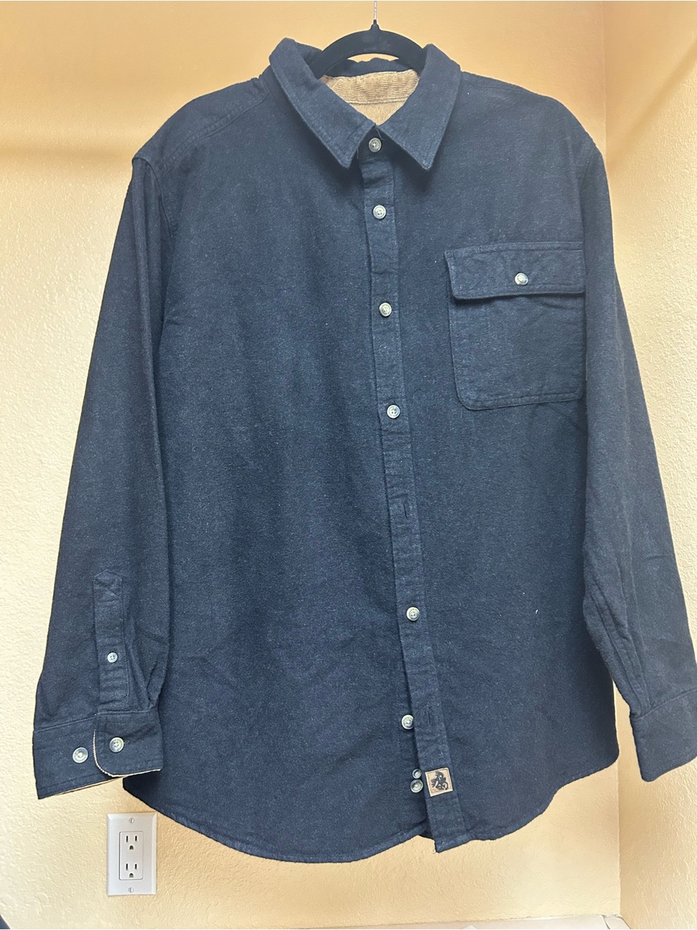 Legendary Whitetails Men's Black Button-Front Shirt